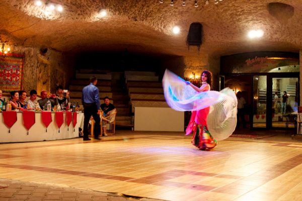 Cena con música y espectáculo tradicional